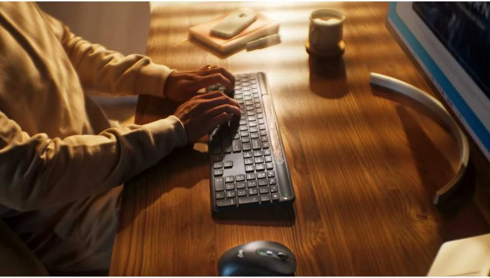 Klaviatūra - Logitech Signature Slim Solar+ K980 Belaidė klaviatūra, Multi-device, Juodas