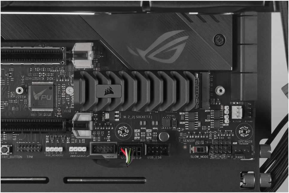 Corsair SSD MP600 PRO XT 1000 GB SSD form factor M.2 2280 SSD sąsaja PCIe Gen 4.0 x4 Rašymo greitis 5800 MB/s Skaitymo greitis 7100 MB/s