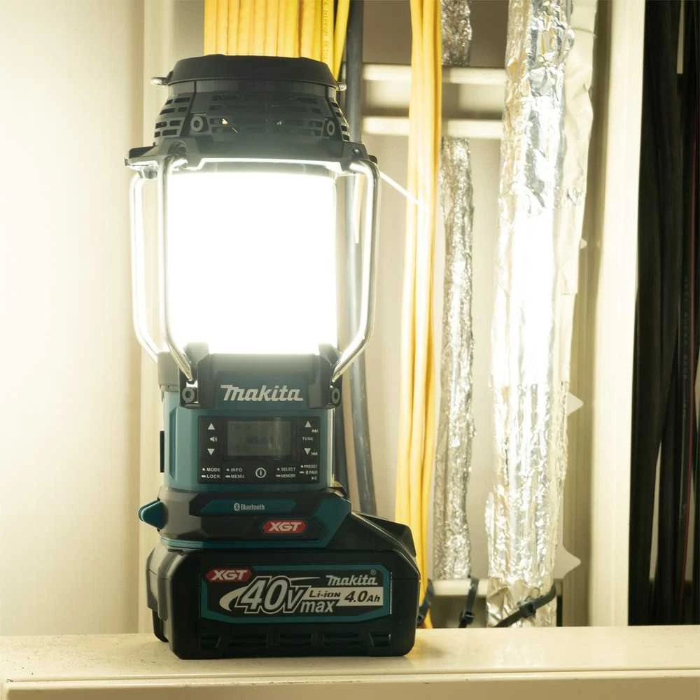 Makita Akumuliatorinis XGT® žibintas / radijas MR009G 40V • 1000lx • DAB/DAB+