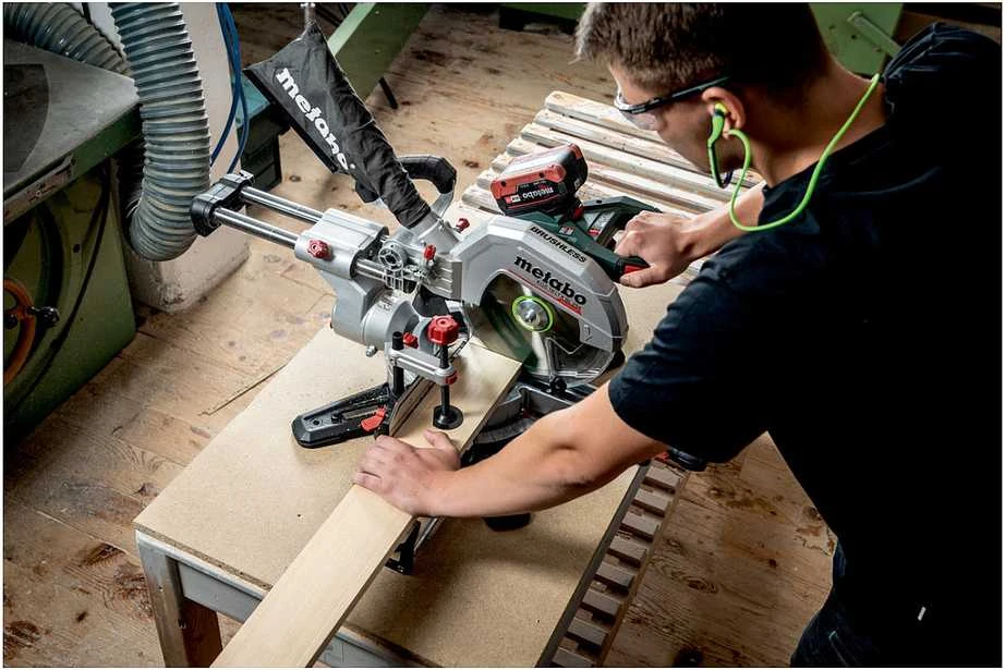 Skersinio pjovimo staklės Metabo KGS 18 LTX BL 254; 18 V; 254x30 mm (be akumuliatoriaus ir pakrovėjo)