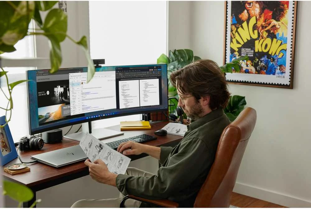 Hewlett Packard (HP) HP E45c G5 5K lenktas įkrovimo monitorius – 44,5" 5120x1440 5K DQHD 400 nitų 165 Hz AG, lenktas, VA, 2x USB-C(65W)/HDMI/DisplayPort, 4x USB-A, 45 garsiakalbiai LAN, reguliuojamas aukštis / pakreiptas / pasukamas, 3 metai