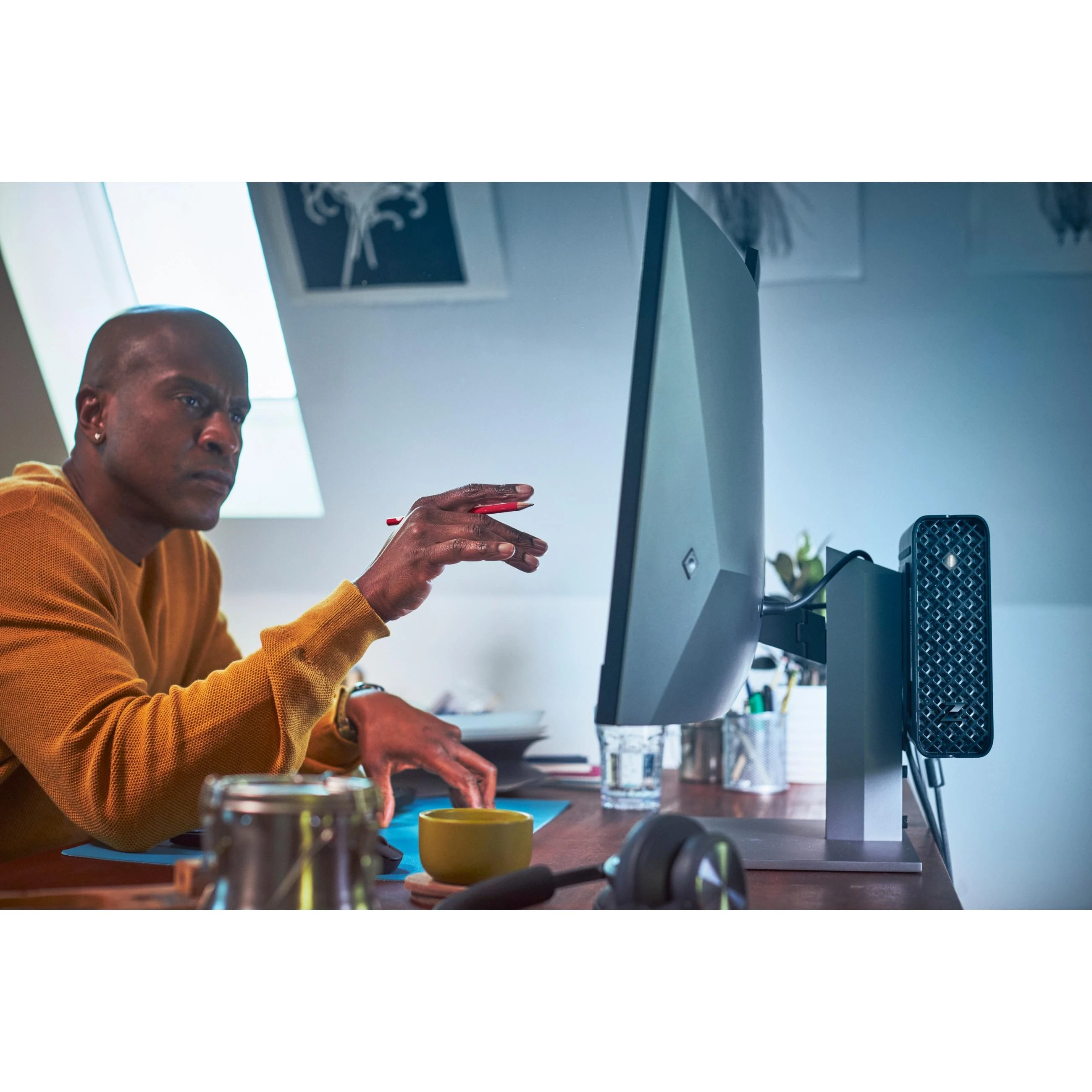 Hewlett Packard (HP) HP Z24q G3 QHD monitorius – 23,8 colio, 2560x1440 QHD, 400 nitų, 90 Hz, AG, IPS, HDMI/DisplayPort grandinės jungtis, 4 USB-A jungtys, reguliuojamo aukščio / pakreipimo / pasukimo / sukimosi padėtis, 3 metimai
