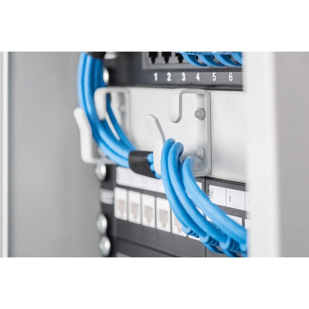 „Digitus“ | 6U sieninė spintelė | DN-10-05U-1 | Saugos klasė IP20; 200° durų atidarymo kampas; Rakinamos apsauginio stiklo durys; 254 mm (10 colių) profilio bėgeliai, sumontuoti priekinėje pusėje spintelės viduje, cinkuoti; 254 mm (10 colių) profilio bėgelių gylis yra reguliuojamas | 33,0 x 31,2 x 30,0 cm | Pilkas
