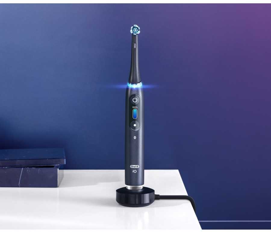 Oral-B | Clean Replaceable Dantų šepetėlis Heads | iO Refill Ultimate | Heads | Suaugusiems | Cordless | Šepetėlių skaičius galvutės įeina 4 | Juodas | Baltas