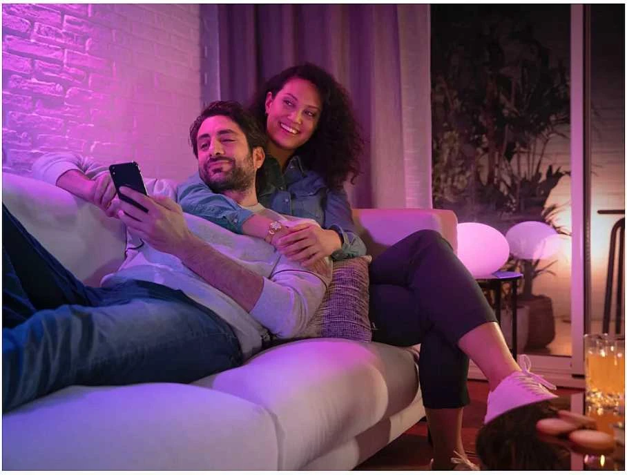 Nezatříděno „Philips Hue Bridge Pro“ + 3 x GU10 + šviesos reguliatorius