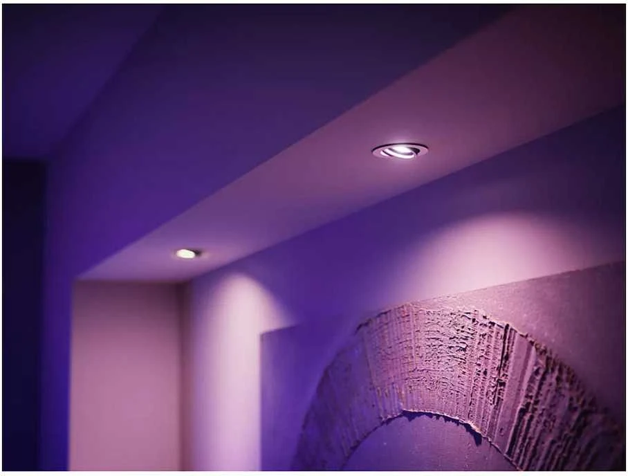 Nezatříděno „Philips Hue Bridge Pro“ + 3 x GU10 + šviesos reguliatorius