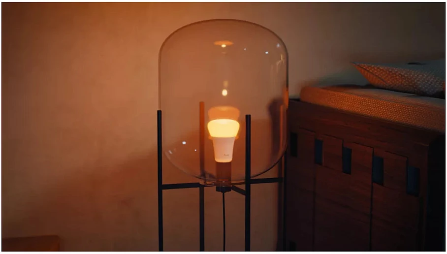 „Philips Hue WCA 810 A60 E27 4P EU“ | E27 | 6 W | Baltos ir spalvotos šviesos | „Bluetooth“ ir „Zigbee“