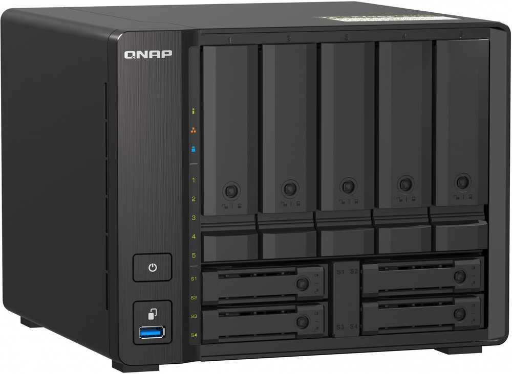 Serveris Qnap Systems QNAP 9 skyrių NAS AMD Ryzen V1500B 32GB DDR4 SODIMM 5x2.5in/3.5in SATA 6Gbps + 2x2.5in U.2 NVMe PCIe Gen3 x4