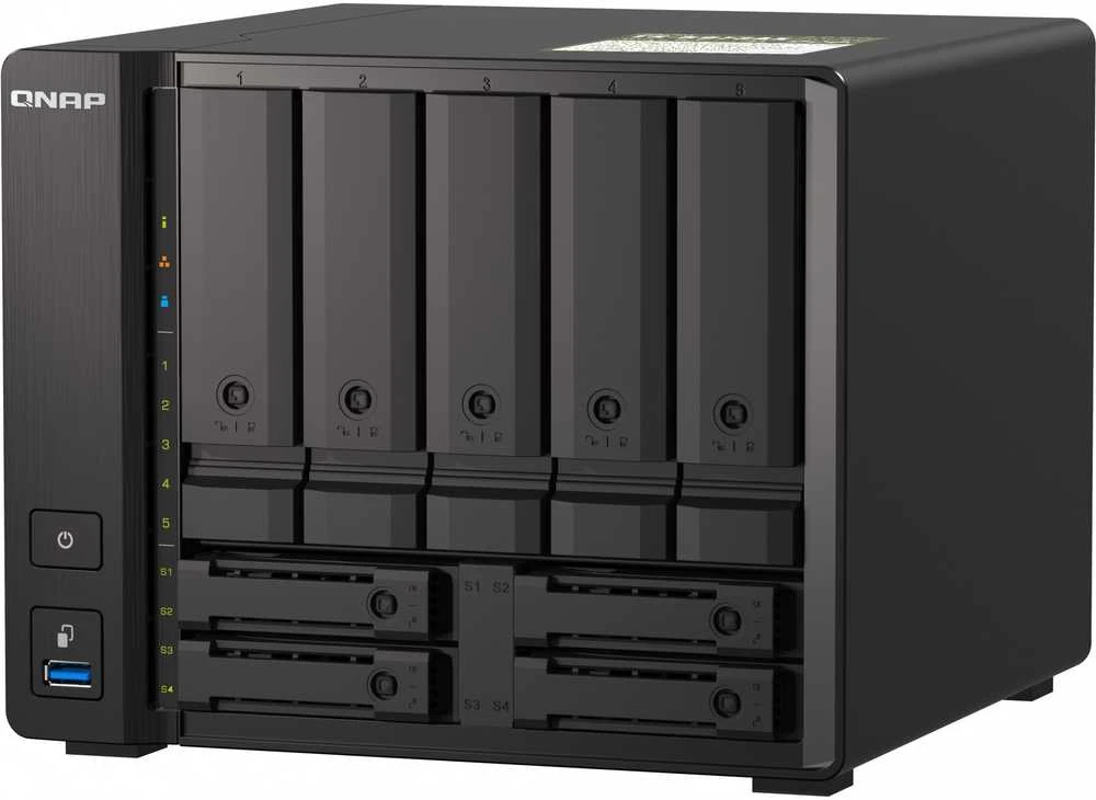 Serveris Qnap Systems QNAP 9 skyrių NAS AMD Ryzen V1500B 32GB DDR4 SODIMM 5x2.5in/3.5in SATA 6Gbps + 2x2.5in U.2 NVMe PCIe Gen3 x4
