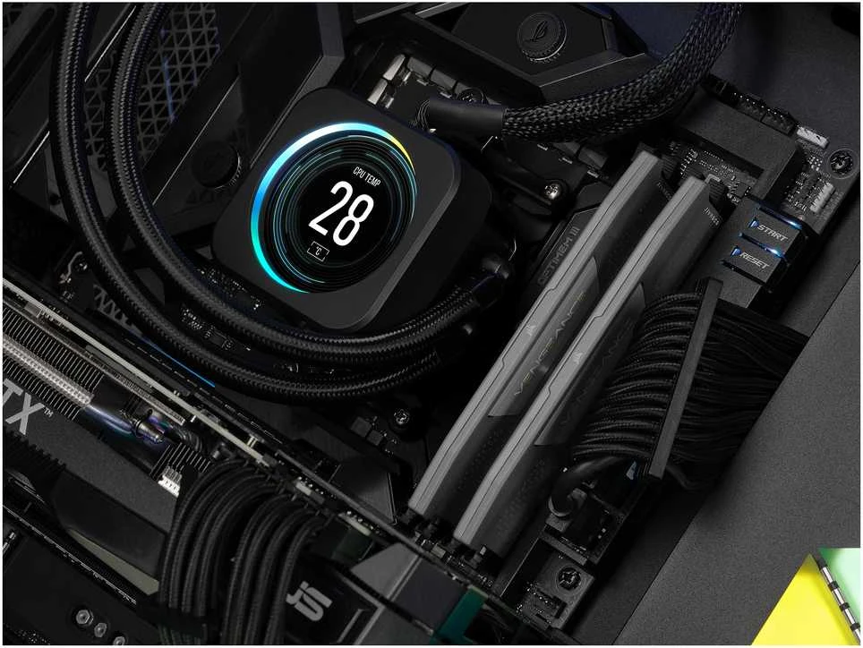 RAM 16 GB „CORSAIR PC 6000 CL36 Vengeance XMP“ ir AMD pilka mažmeninė prekyba