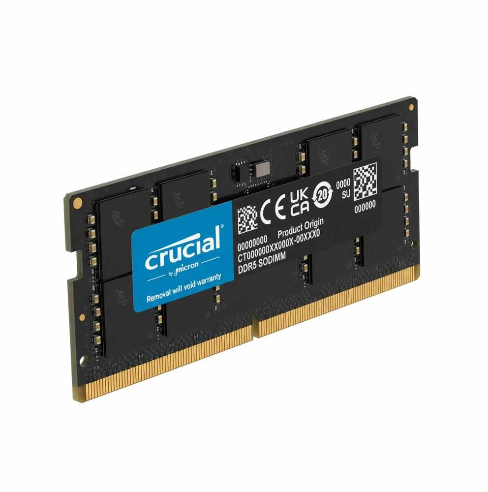 Crucial DDR5 SODIMM atminties modulis iš arti
