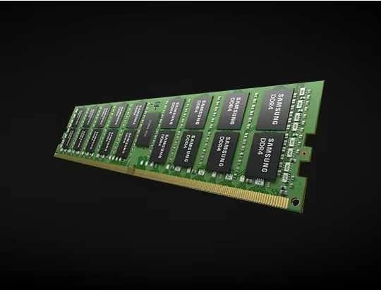 Samsung 64 GB DDR5 atminties modulis iš arti