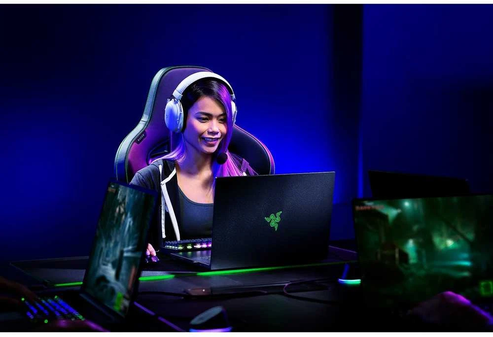 Razer BlackShark V2 Pro belaidės ausinės (2023), Baltos spalvos