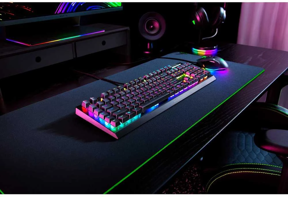 Razer BlackWidow V4 X Gaming -klaviatūra, Full Size, RGB - Žalias Switches, ISO (DE)