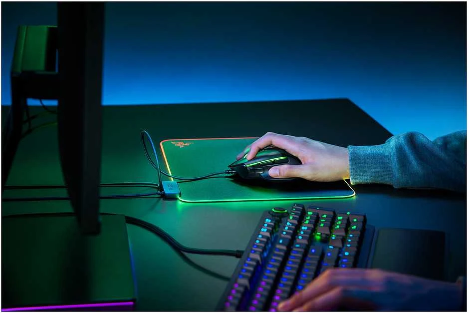 Pelės kilimėlis žaidimams Razer Firefly V2, Chroma, Juodas