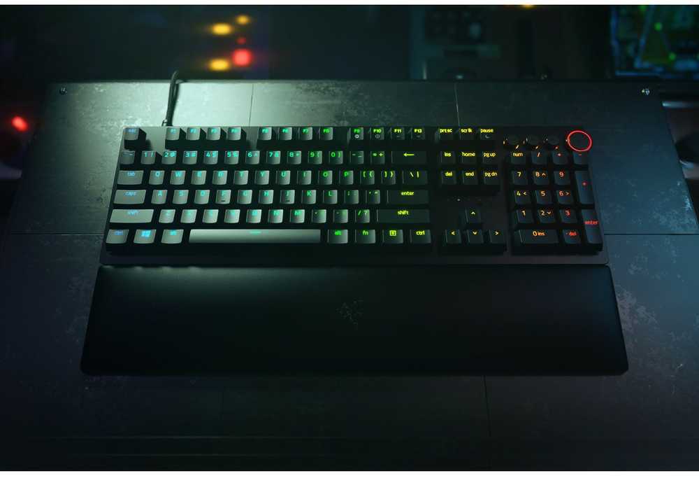 Razer Huntsman V2 Laidinė žaidimų klaviatūra RGB LED, USB, DE, Clicky Optical Violetinė Switch, Juoda