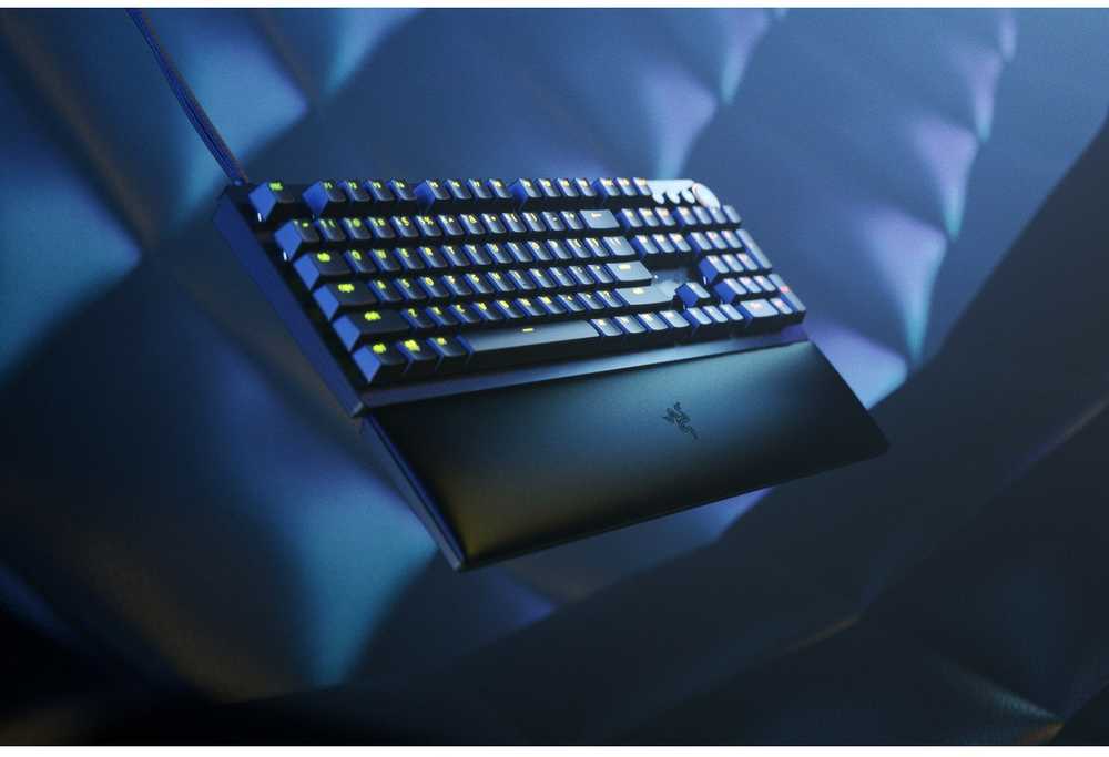 Razer Huntsman V2 Laidinė žaidimų klaviatūra RGB LED, USB, DE, Clicky Optical Violetinė Switch, Juoda