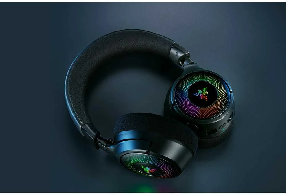 Razer Kraken V4 su RGB apšvietimu