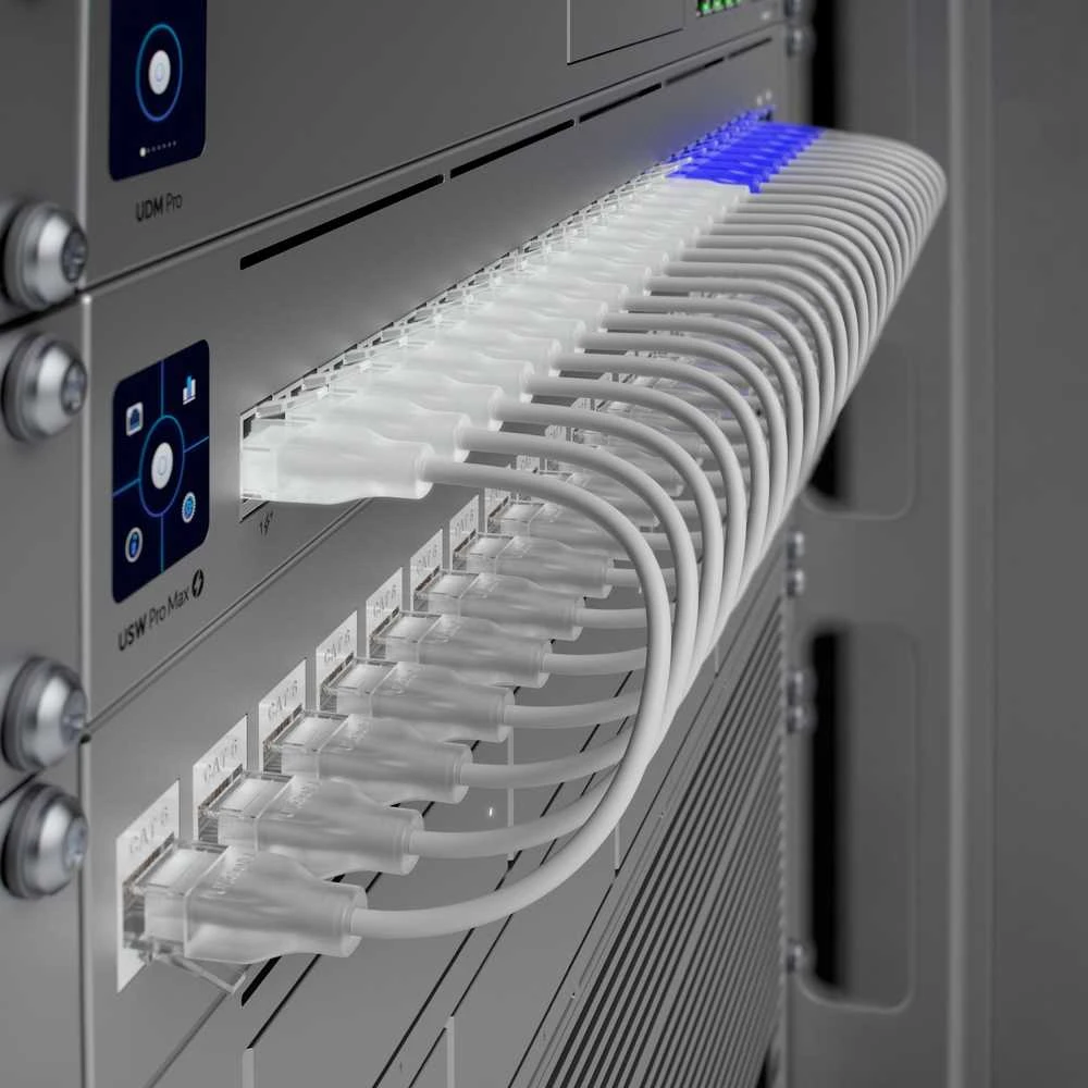 Šakotuvas UBIQUITI USW-Pro-Max-24-PoE komutatorius Etherlighting 8x RJ45 2.5Gbps 16x RJ45 1000Mbps 2x SFP+ L3 400W PoE