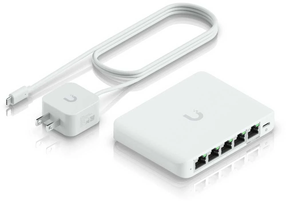 Šakotuvas UBIQUITI COMPACT, 5 PRIESTŲ 2,5G JUNGIKLIS, GALIMAS MAITINTI SU POE ARBA USB-C ADAPTERIU.