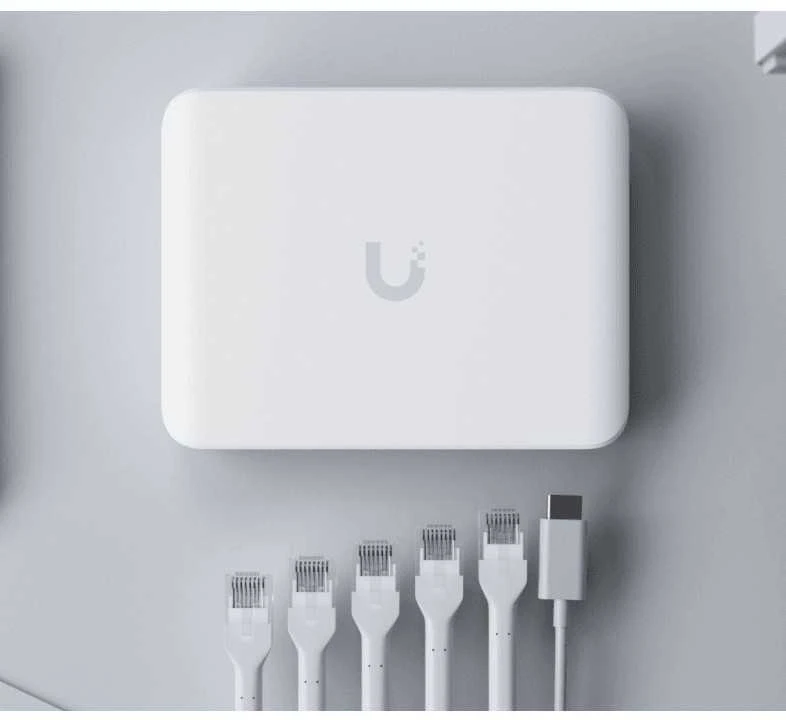 Šakotuvas UBIQUITI COMPACT, 5 PRIESTŲ 2,5G JUNGIKLIS, GALIMAS MAITINTI SU POE ARBA USB-C ADAPTERIU.