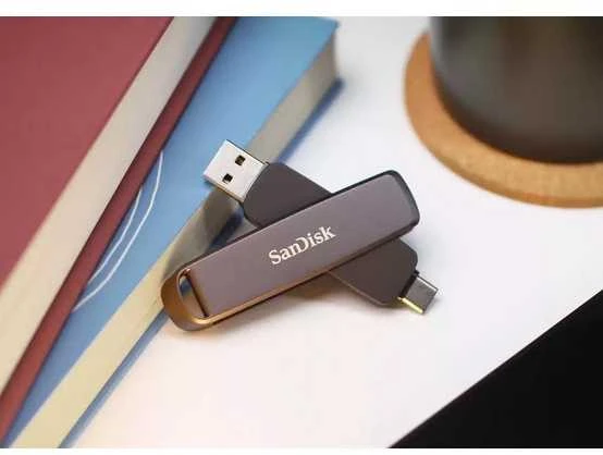 „SanDisk Extreme PRO Dual Drive 1TB“, metalinis dvigubas diskas, 1000/900 MB/s, USB C + A tipo