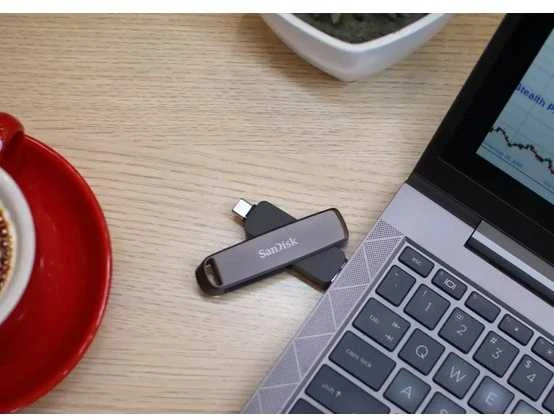 „SanDisk Extreme PRO Dual Drive 1TB“, metalinis dvigubas diskas, 1000/900 MB/s, USB C + A tipo