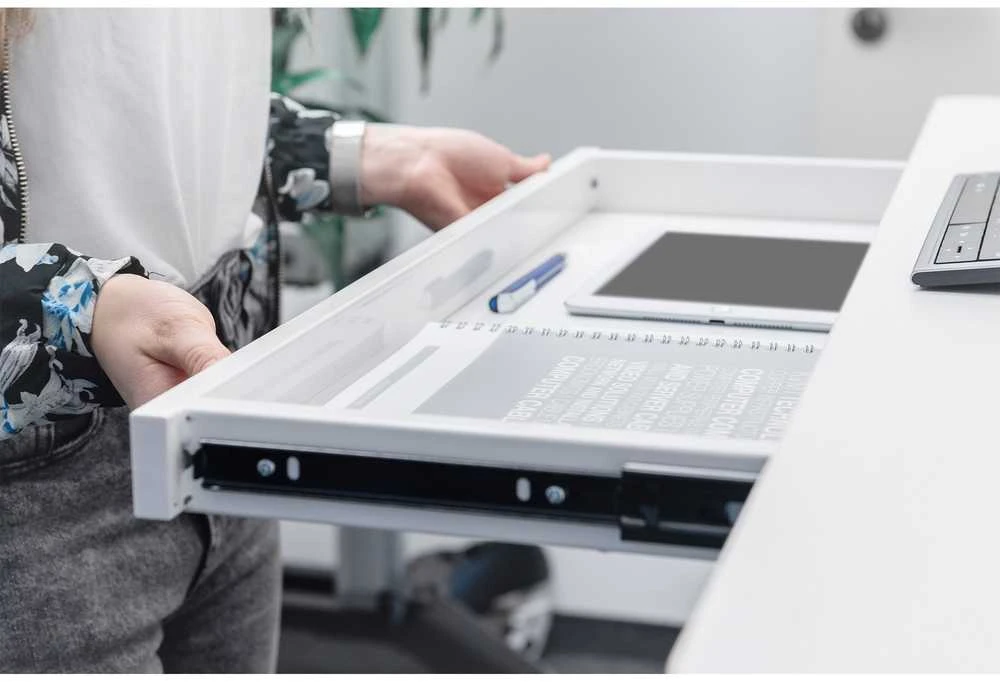 „Digitus“ elektrinis reguliuojamo aukščio stalas | 72 - 121 cm | Maksimalus krovinio svoris 50 kg | Metalas | Baltas