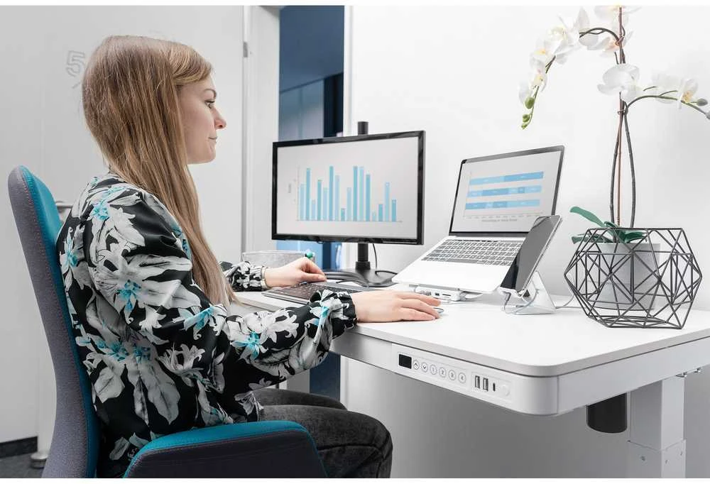 „Digitus“ elektrinis reguliuojamo aukščio stalas | 72 - 121 cm | Maksimalus krovinio svoris 50 kg | Metalas | Baltas