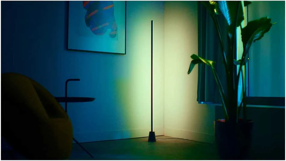 Wiz Gradientinis toršeras RGB „Bluetooth“ Matter juodas - Vieda lampa 929004732801 (8719514865273)
