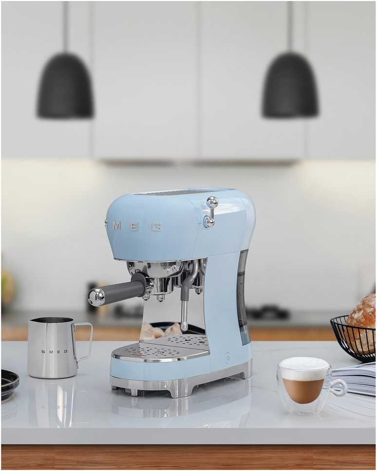 Kavos Aparatas - SMEG ECF02PBEU 15-Bar Pusiau automatinis Espresso Aparatas 1.1L Vandens Bakas Mėlynas