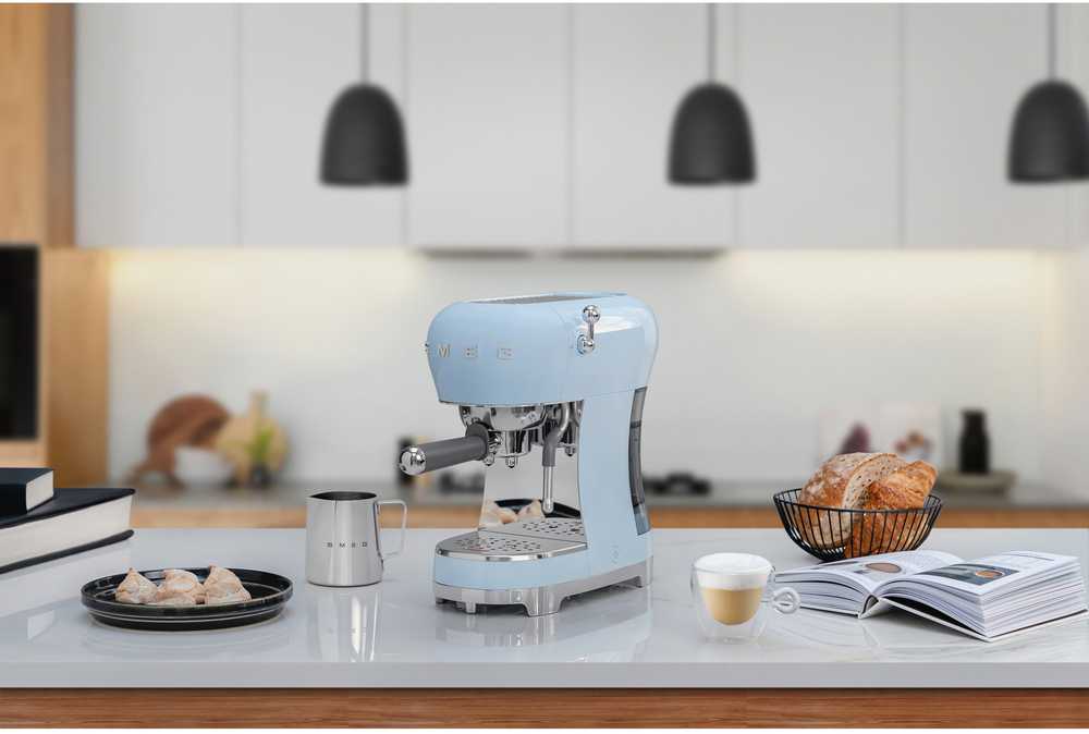 Kavos Aparatas - SMEG ECF02PBEU 15-Bar Pusiau automatinis Espresso Aparatas 1.1L Vandens Bakas Mėlynas