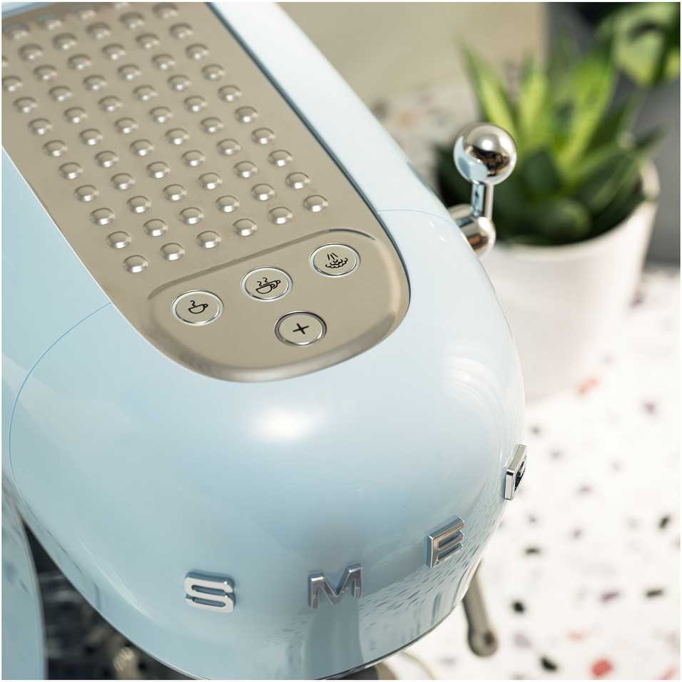 Kavos Aparatas - SMEG ECF02PBEU 15-Bar Pusiau automatinis Espresso Aparatas 1.1L Vandens Bakas Mėlynas