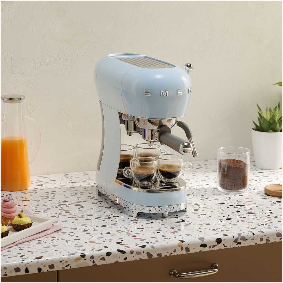 Kavos Aparatas - SMEG ECF02PBEU 15-Bar Pusiau automatinis Espresso Aparatas 1.1L Vandens Bakas Mėlynas