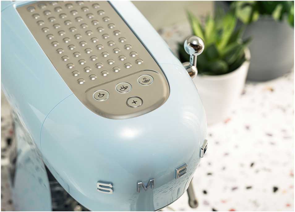 Kavos Aparatas - SMEG ECF02PBEU 15-Bar Pusiau automatinis Espresso Aparatas 1.1L Vandens Bakas Mėlynas