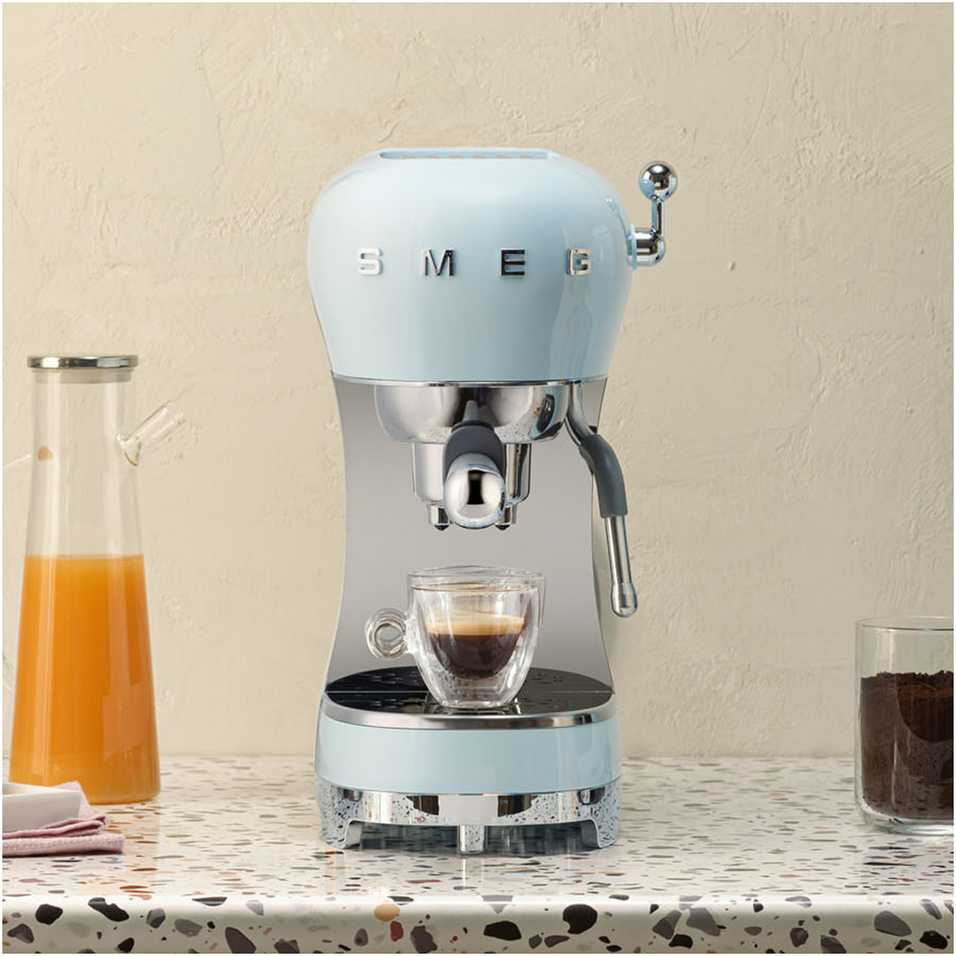 Kavos Aparatas - SMEG ECF02PBEU 15-Bar Pusiau automatinis Espresso Aparatas 1.1L Vandens Bakas Mėlynas