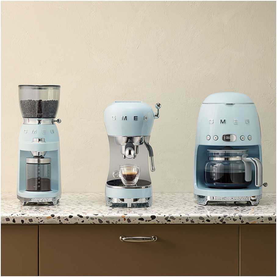 Kavos Aparatas - SMEG ECF02PBEU 15-Bar Pusiau automatinis Espresso Aparatas 1.1L Vandens Bakas Mėlynas