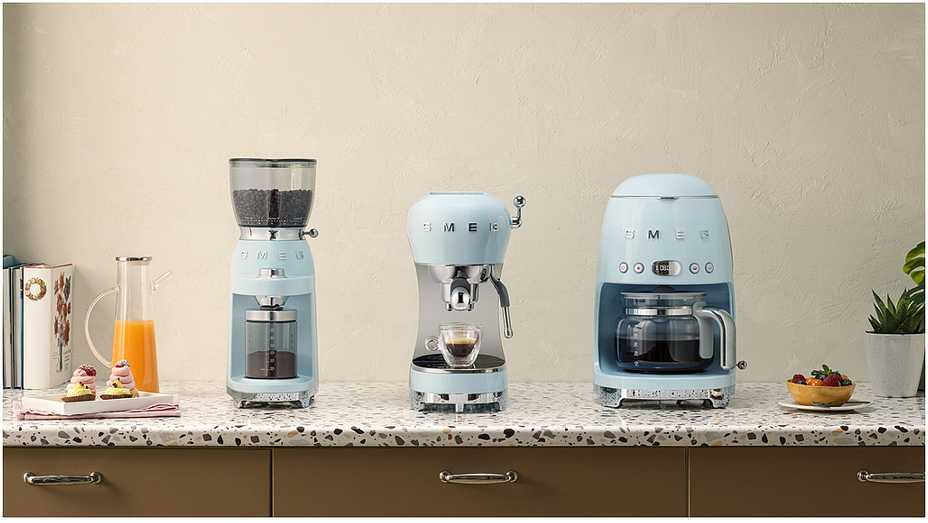 Kavos Aparatas - SMEG ECF02PBEU 15-Bar Pusiau automatinis Espresso Aparatas 1.1L Vandens Bakas Mėlynas
