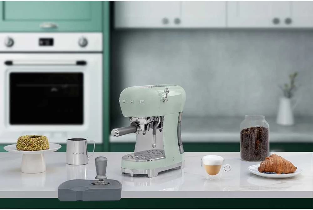 Kavos Aparatas - SMEG ECF02PGEU 15-Bar Pusiau automatinis Espresso Aparatas su Garų Antgaliu Žalia