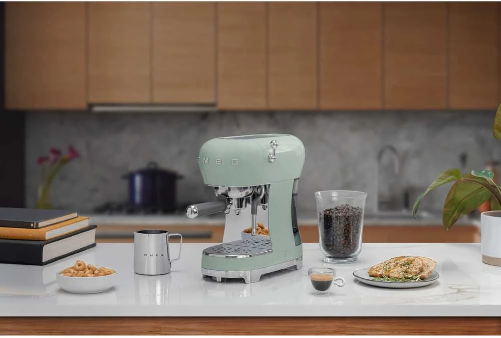 Kavos Aparatas - SMEG ECF02PGEU 15-Bar Pusiau automatinis Espresso Aparatas su Garų Antgaliu Žalia