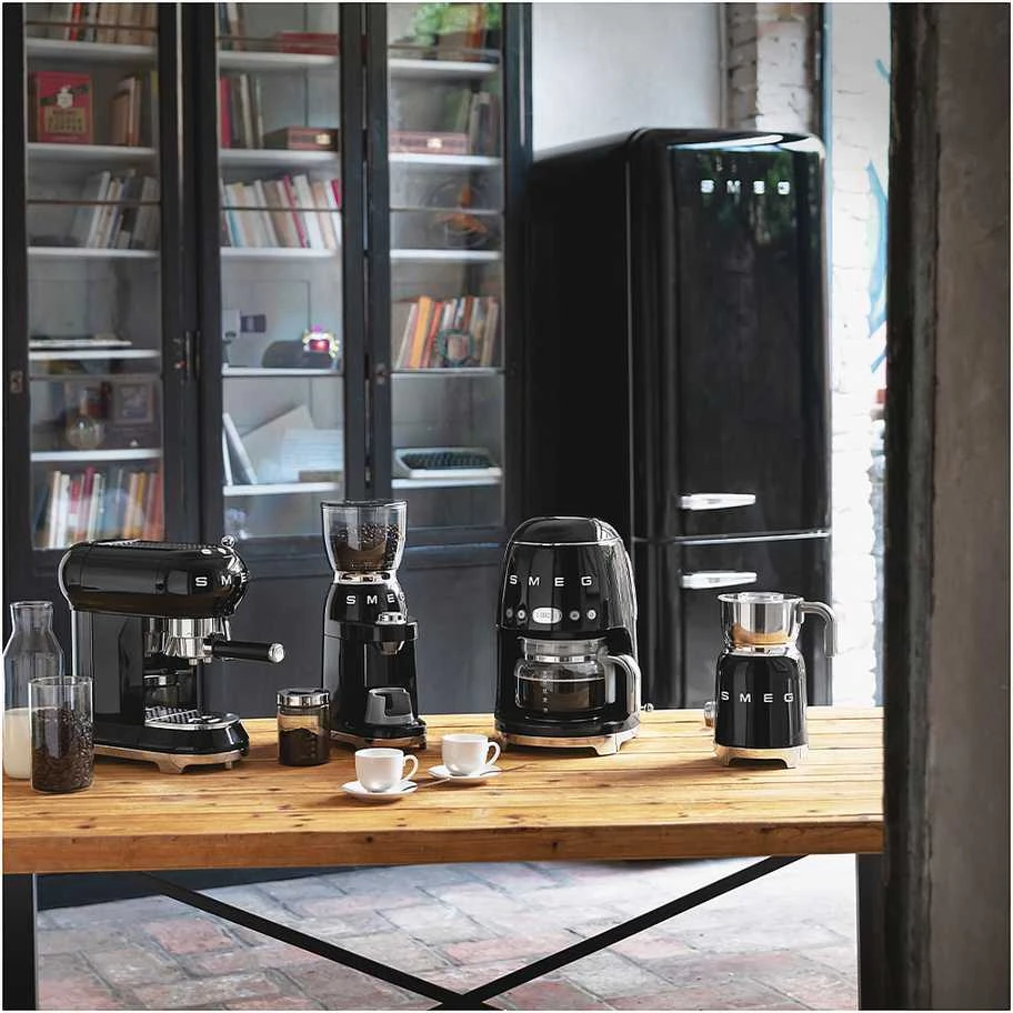 Namų ir Virtuvės Prietaisas - SMEG MFF11BLEU Automatinis Pienas Putų Formuotojas 500W 250ml Juodas