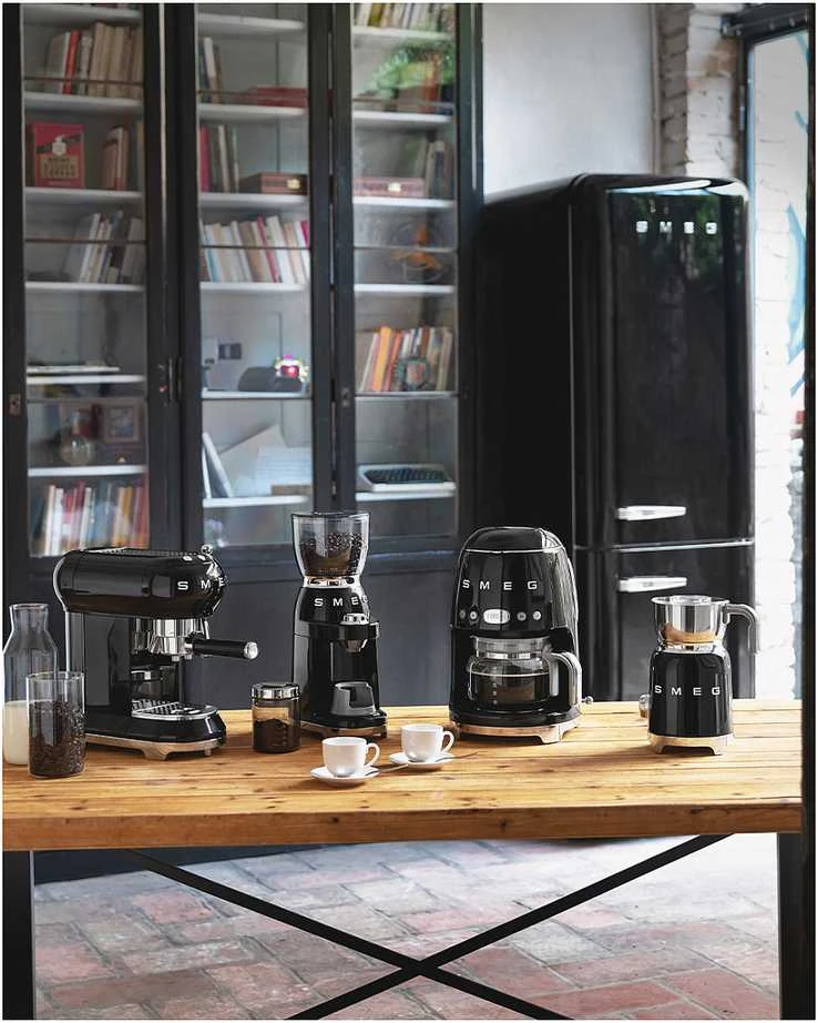 Namų ir Virtuvės Prietaisas - SMEG MFF11BLEU Automatinis Pienas Putų Formuotojas 500W 250ml Juodas