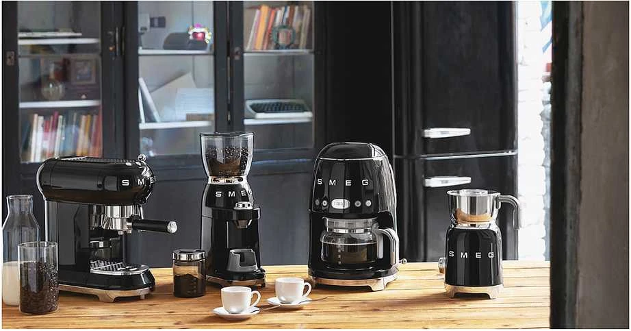 Namų ir Virtuvės Prietaisas - SMEG MFF11BLEU Automatinis Pienas Putų Formuotojas 500W 250ml Juodas