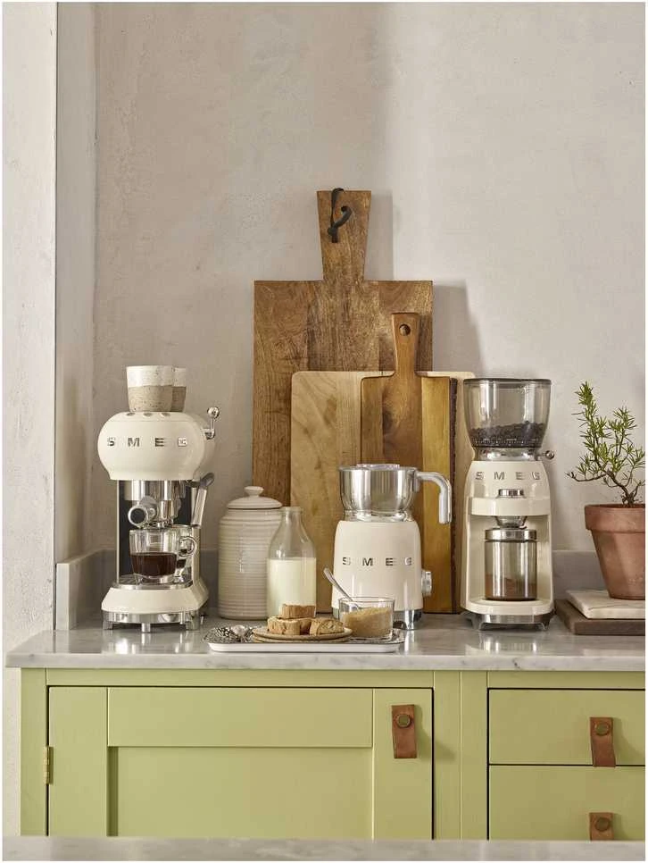 Pieno putų plakiklis SMEG MFF11CREU