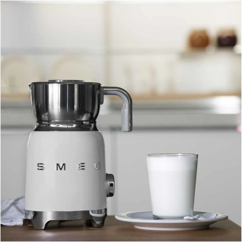 Pieno Plakiklis - Smeg 50' stiliaus MFF11WHEU balta