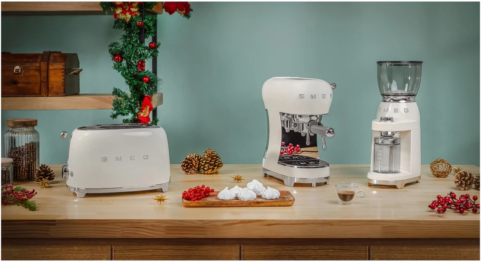 Smeg Skrudintuvas TSF01CREU, kreminės spalvos