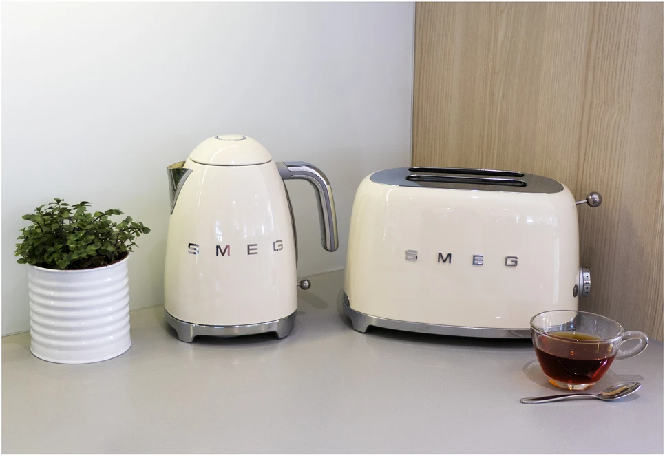 Smeg Skrudintuvas TSF01CREU, kreminės spalvos