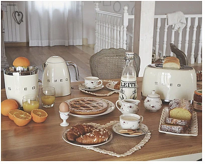 Smeg Skrudintuvas TSF01CREU, kreminės spalvos