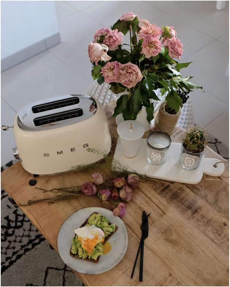 Smeg Skrudintuvas TSF01CREU, kreminės spalvos