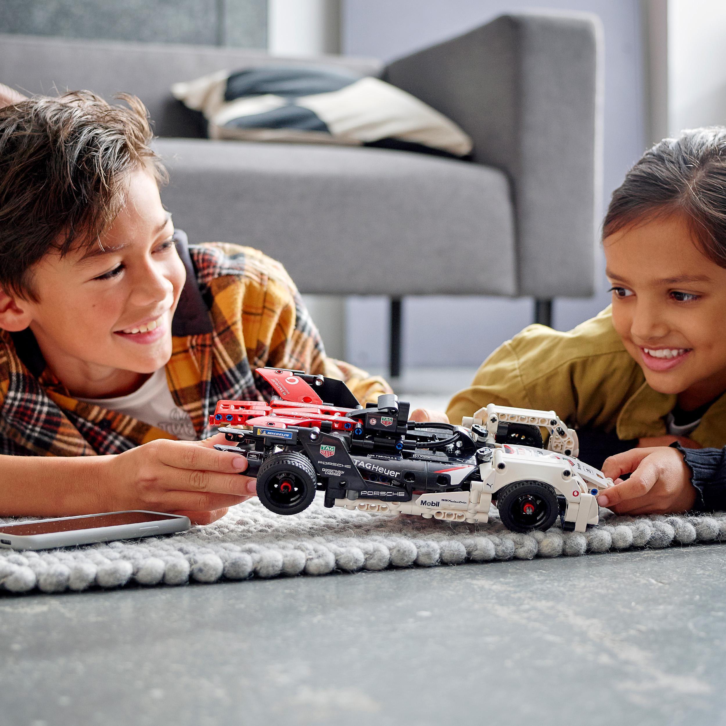 LEGO® Technic Formula E® Porsche 99X Electric (42137)